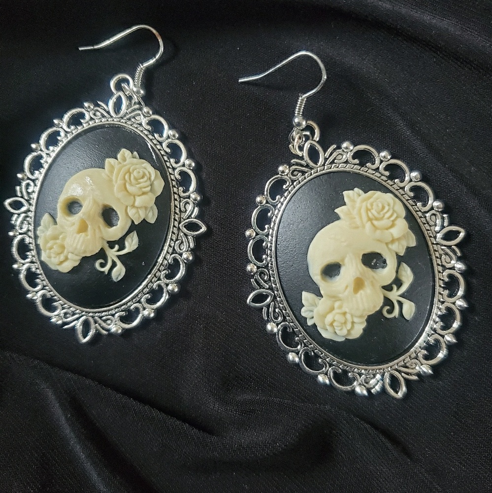 Skull earrings